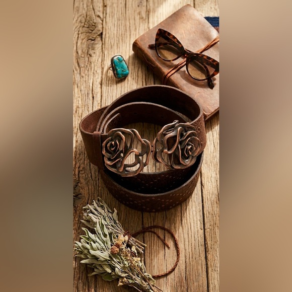 BCBG Italian Leather Rose Buckle Belt, Wide Copper Flower Waist Cinch, statement - Picture 2 of 10